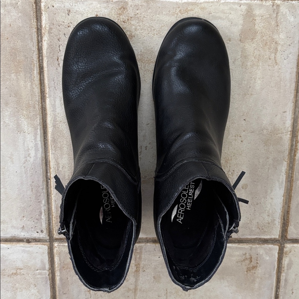 AEROSOLES Black Leather Ankle Booties